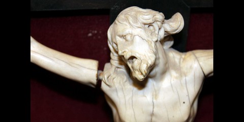 christ-ivoire-sculpte-XVIII-18-siecle-beaussant-lefebvre