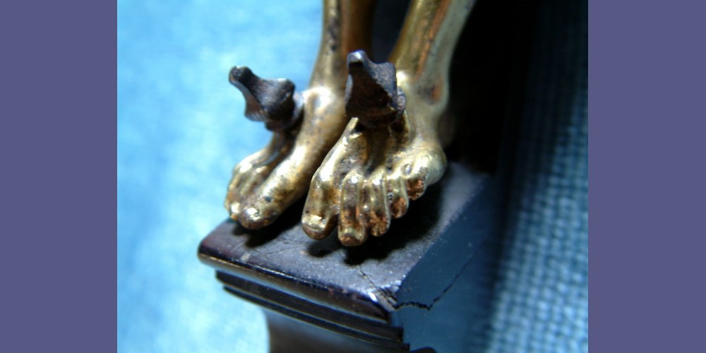 CHRIST EN BRONZE DORE AU MERCURE VERS 1750
